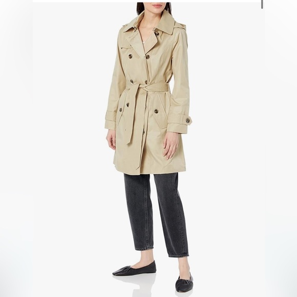 London Fog Jackets & Blazers - LONDON FOG Double Breasted Tan Trench Coat tortoise shell buttons Medium